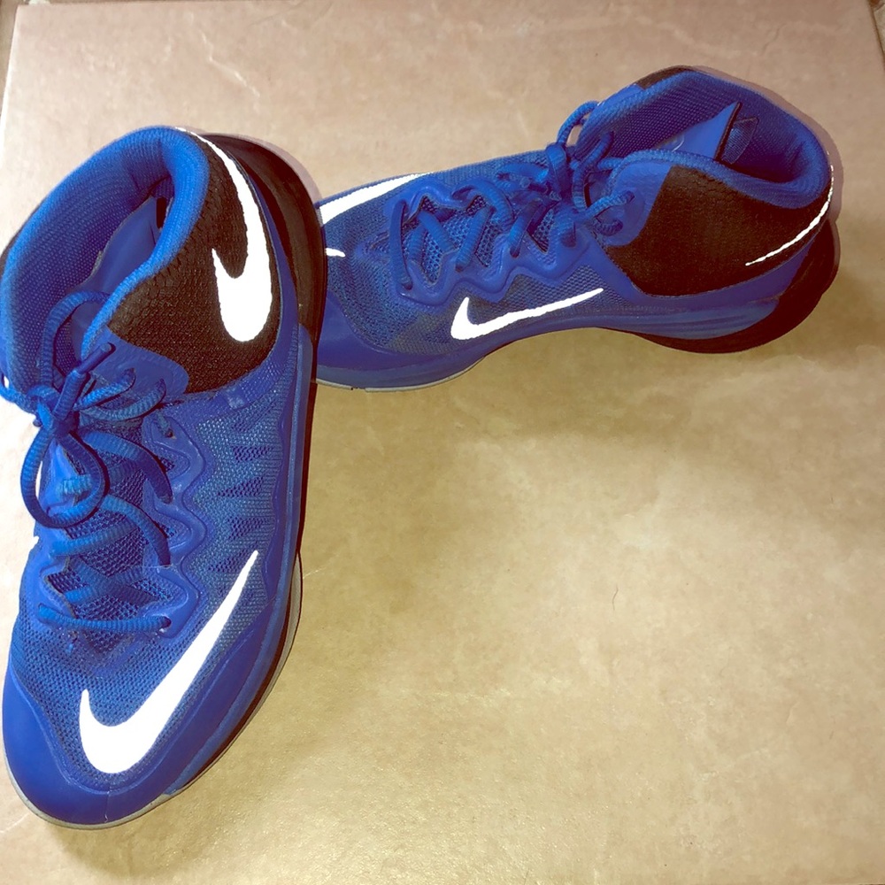Nike prime hype DF II basketball shoes. Size 7